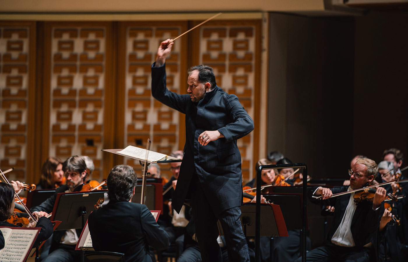 Maßgefertigter schwarzer Bühnenanzug für Andris Nelsons